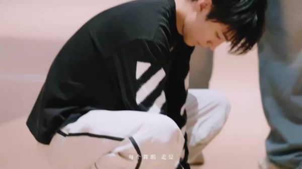 王俊凯在重庆演唱会纪录片里提了好多次自己很紧张