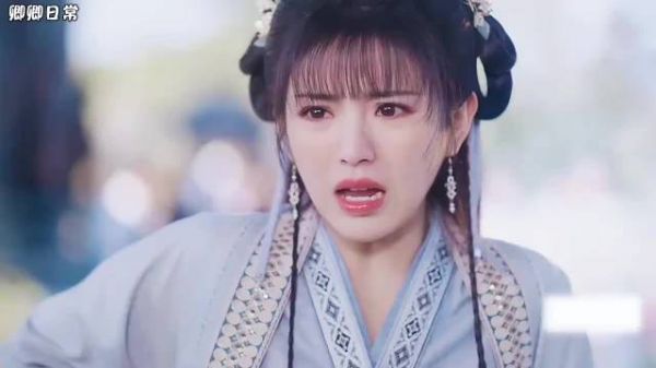 父母怕女儿被宫里选中，让她各种装穷