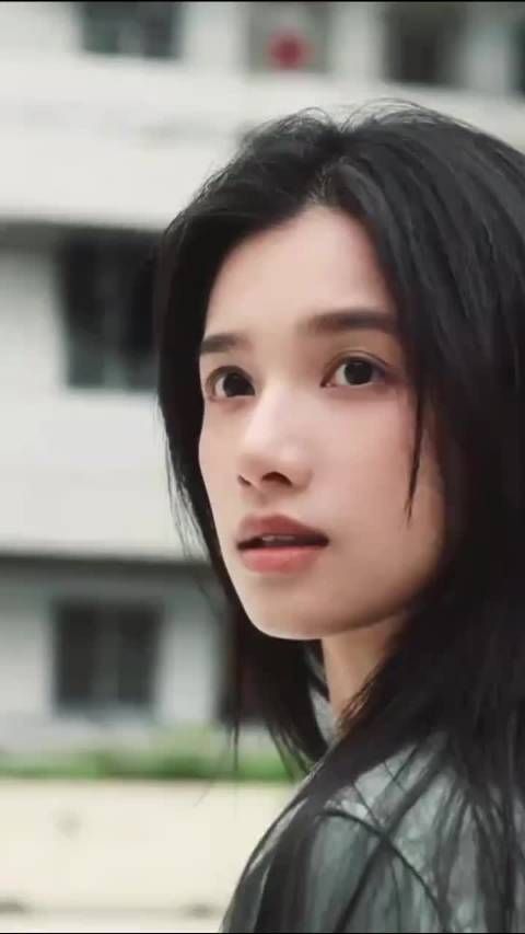 张婧仪地母系骨相，顶光镜头下依旧抗打