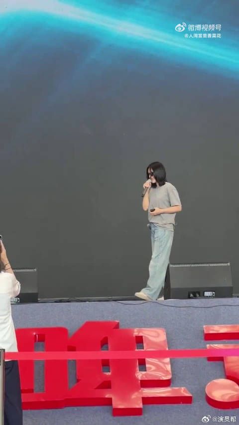 尚雯婕彩排遛弯唱《最终信仰》高音轻松完成