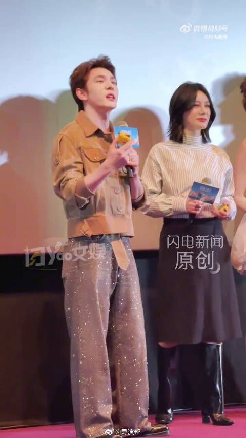 李佳琦十年卖货首次卖尺子,现场演示防滑设计