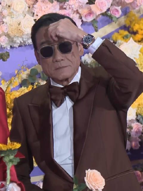 68岁梁家辉亮相第38届大众电影百花奖闭幕式红毯！