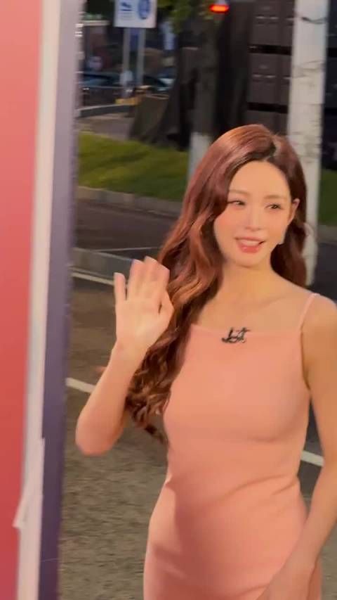 沈梦辰最新亮相惊艳全场，精致妆容气质抓人