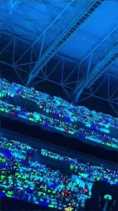 王橹杰演唱会第二场开演，碧海灯海如约亮起