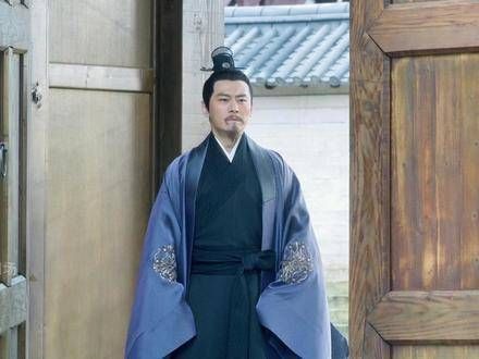 轩辕敬城踏足天象之境，凌空越渡长河，直面徐凤年