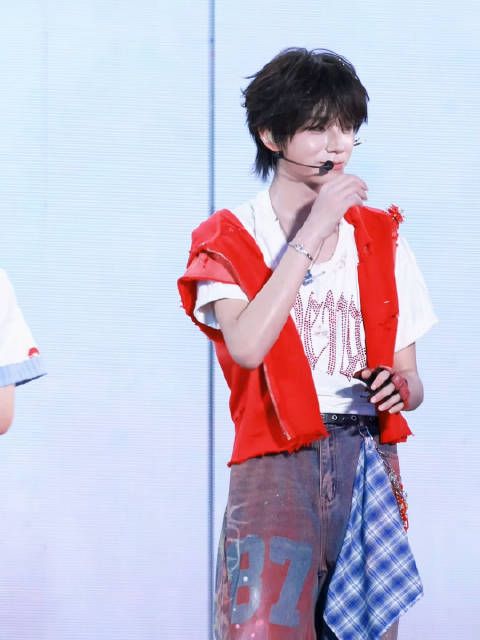 王橹杰听到厂一夫就如此憋不住笑