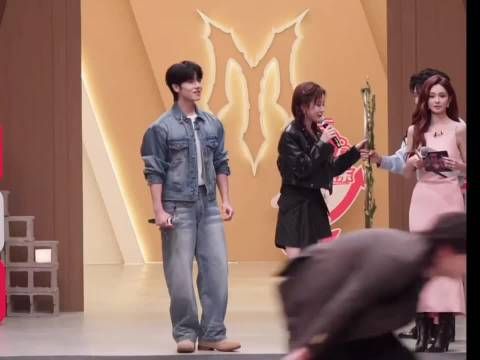 曾辉一开口霸总味儿，宝总和妞妞站一块好配曾辉镜头签