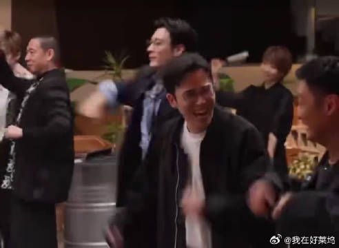 刘畊宏带全场哥哥跳操，欢乐直播备战公演