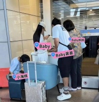 原来她是杨颖妈妈，嫁中德混血丈夫，女儿幼年移居香港，如今年过50依旧是顶级颜值