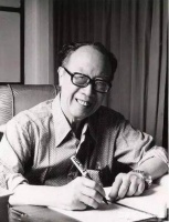 他和发妻相伴47年，发妻死后，71岁的他立马娶了43岁女明星