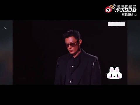 余文乐回应晒黑,称户外打球晒出清爽质感