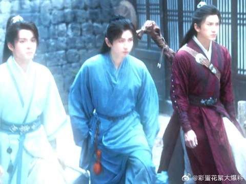 他只是站在那里，就赢了所有人