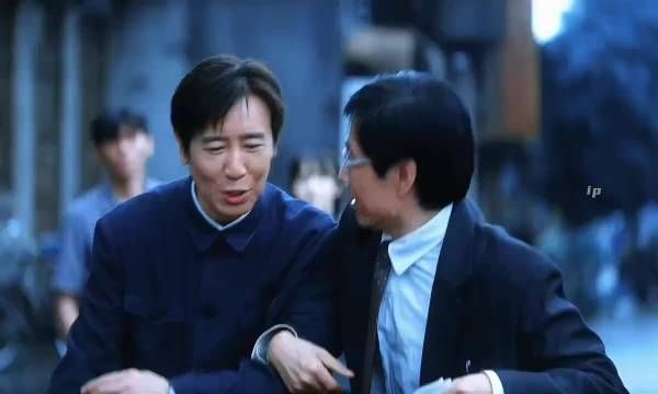 男人不堪忍受妻子，当街大吵
