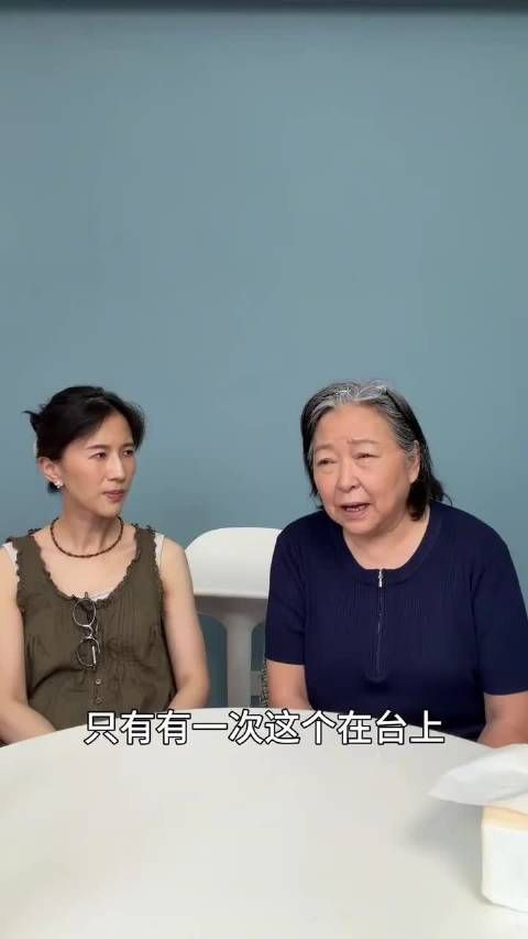方芳做客papi酱节目，笑谈费玉清姐姐费贞绫趣事