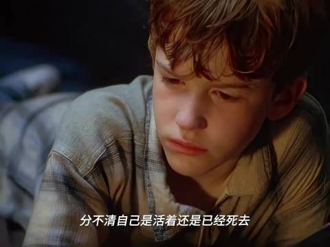 男孩用臭鞋子安慰梦里害怕的朋友，纯真友谊驱散黑暗
