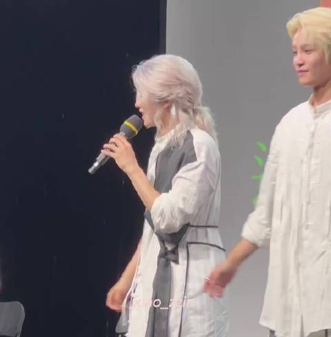 肖俊身体自动跳女团舞，音乐中心mini fm展匠人本色