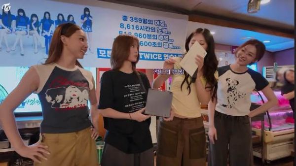 子瑜抽中的正好是还在拍物料的女pdㅋㅋ打工人的幸运猪猪人设来袭