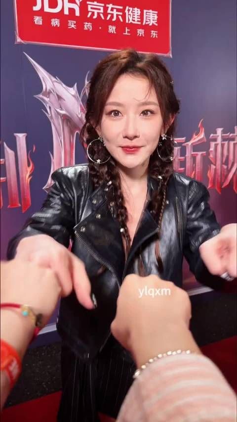 为什么粉丝喊韩雨彤妈妈？ 我没想到披荆斩棘的哥哥曾辉热度还不错 短路国你行