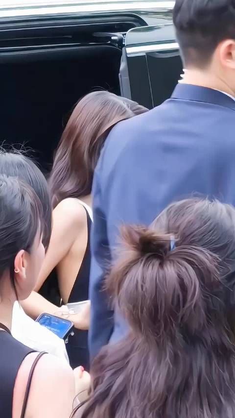 金珍妮亮相香奈儿活动现场 金珍妮