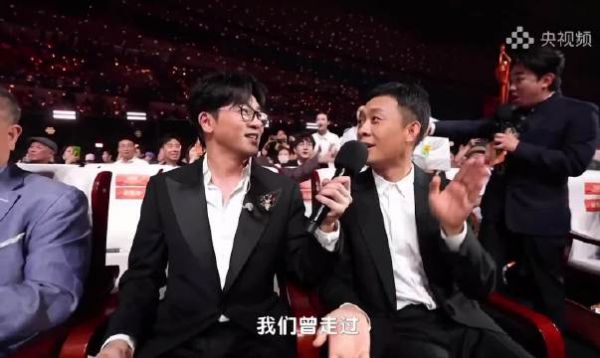 本来想唱歌的时候会不会去杨紫坐的那边