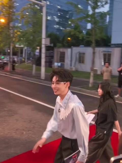 不少直球发言让人无从接话，多亏沈梦辰齐思钧及时调和，避免场面陷入僵局