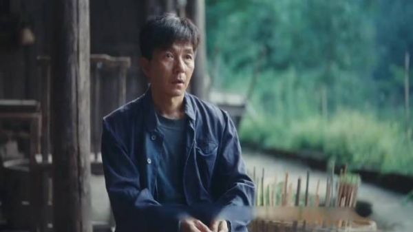 三位新法律人遇到新案，两条压抑又现实的故事线交织在一起！