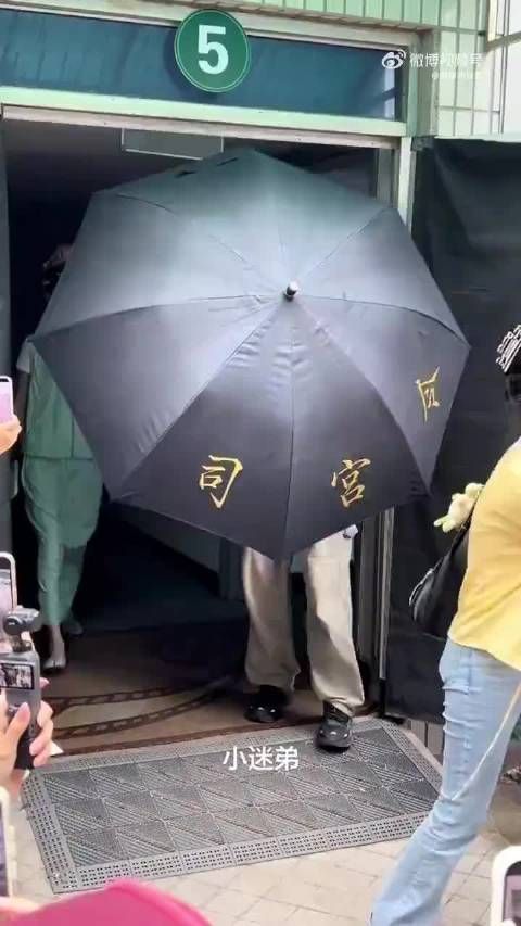 心疼女明星，这也太瘦了吧，只剩架子了的感觉