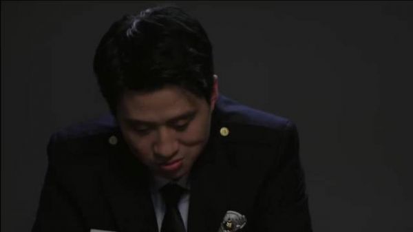 审讯室心理战，她冷静反问反客为主