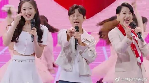 何炅胡杏儿冯禧合唱《marry you》，听起来太甜了！