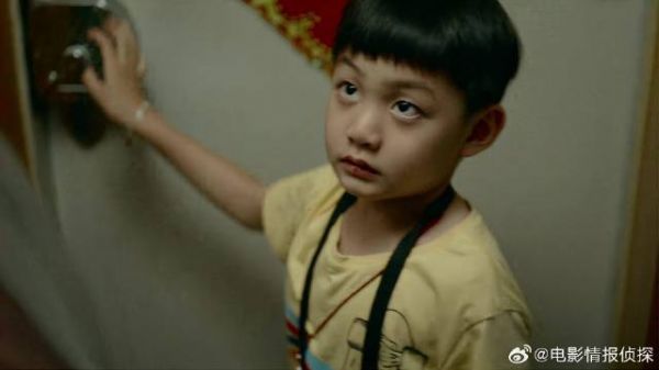 弟弟破坏姐姐见家长 姐姐生气赶弟弟走，下秒却心软了