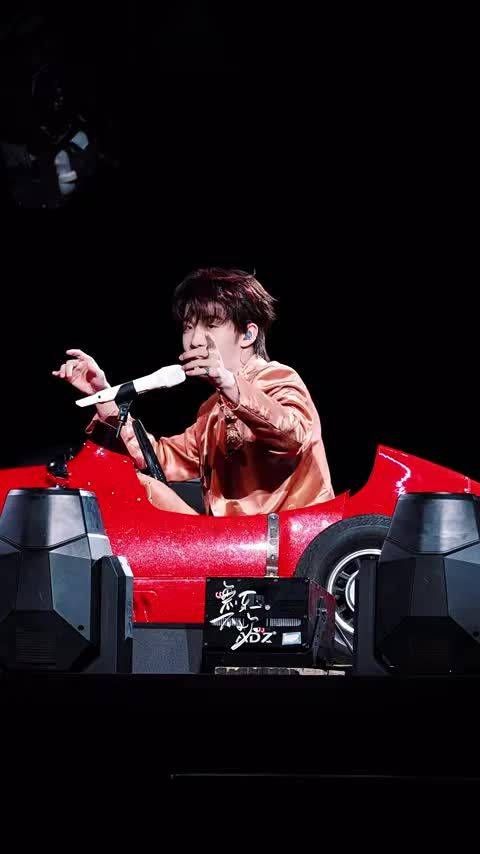 王赫野演唱会南昌痛楼，粉丝打卡引爆朋友圈