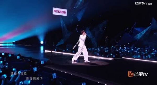 管健嘉晨一米九身高配稳高音,反差感十足