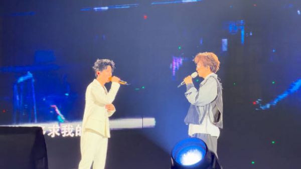 陈楚生林志炫时隔一年再同台,合肥演唱会合唱夜夜夜夜