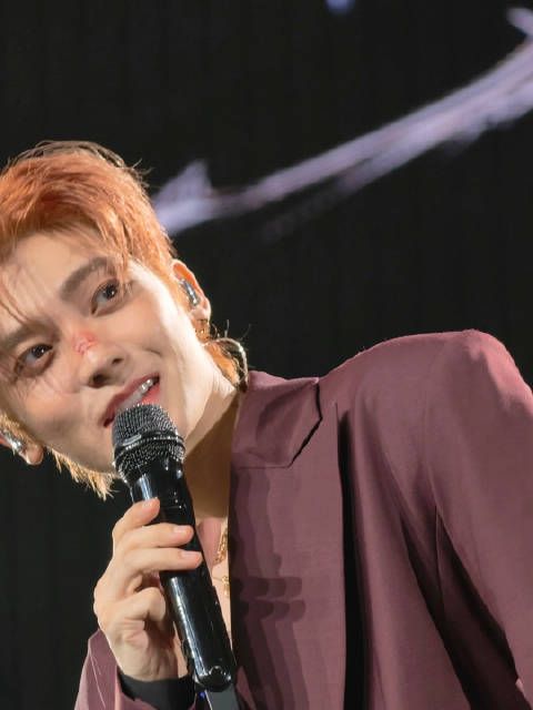 侯明昊深圳演唱会撒娇喊姐姐，三声软糯调不同