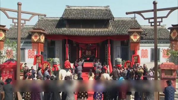 父子俩同时娶亲，六十老父娶妙龄女子，八岁儿子却娶大九岁大姐姐