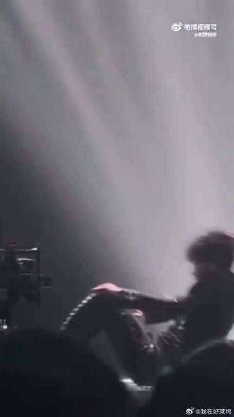 舞台之上什么情况都有可能发生，邵子恒交出一份满分的临场应变答卷