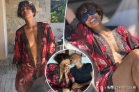 60岁哈莉·贝瑞度假庆生！数万网友点赞，自律38年练出健美体态