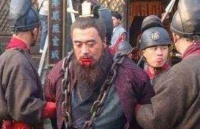 水浒中，卢俊义英雄了得、棍棒无敌，金圣叹却说，他是呆骆驼