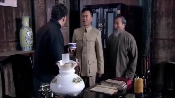 特工儿子回家,父亲用暗号说话,知道管家有问题了