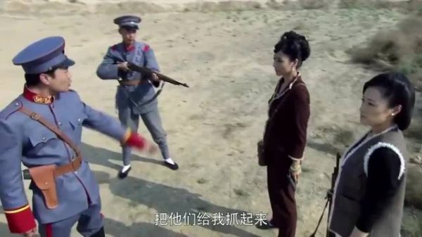 特工追杀鬼子,不料遭国军军官阻拦,后来中央军来了