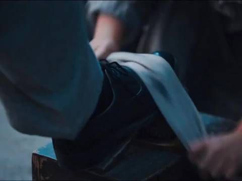 两人就像亲姐弟，韶华有钱的第一件事就是让陈辉上学