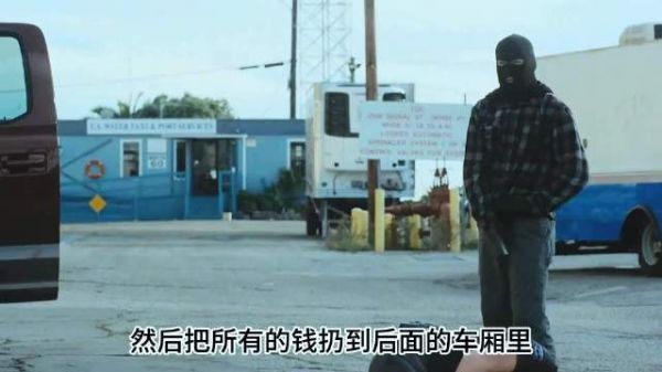 保安入职考核倒数第一，遇劫匪瞬间化身战神