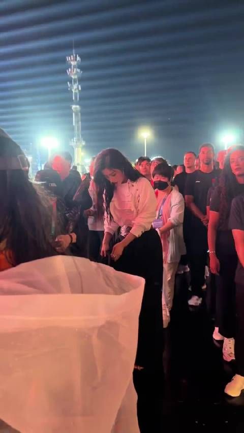 “低眸是御姐，抬头是萌豆”