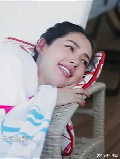 郭碧婷嫁入向家有多潇洒？开游艇出海游玩，太会享受丨我家小两口