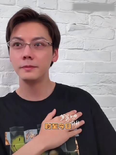 陈伟霆问粉丝喜欢啥，粉丝答十年深情不知作品