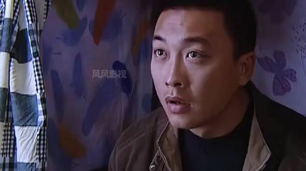 男人偷偷走进女宿舍，不料竟发生了意外