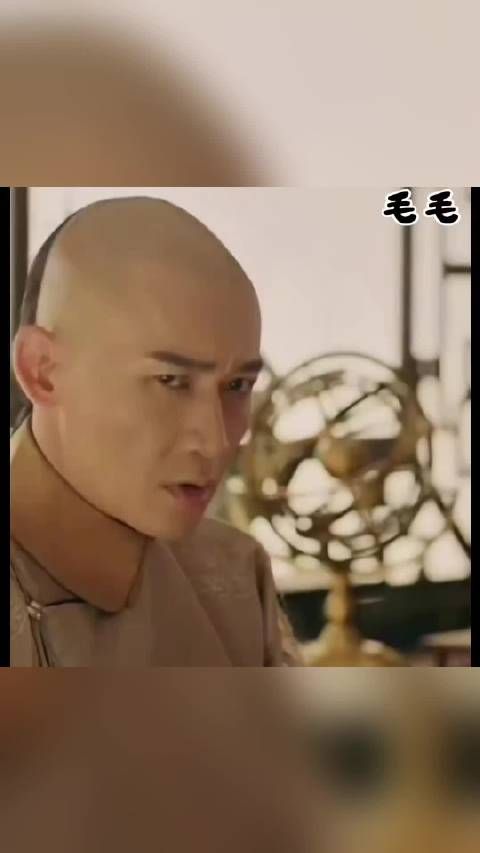 御膳台边，众人皆谨小慎微，唯有魏璎珞，以松弛风骨，在帝王身旁自在谈笑