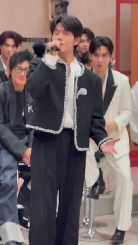 曾辉清唱后孙楠表情从疑惑到震惊，这首歌能唱成这样