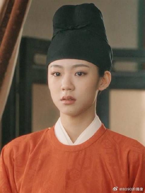 女孩在宫中装神弄鬼，只为找出真凶替好姐妹报仇！