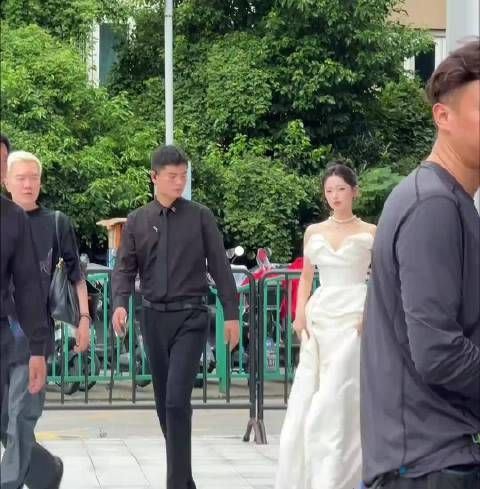 杨超越高贵冷艳好标致